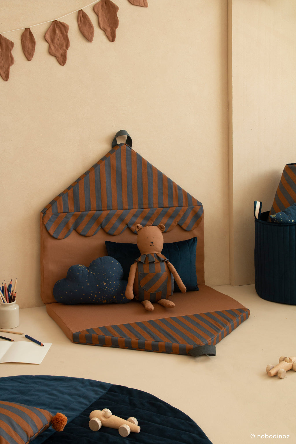* Nobodinoz Majestic Eco Speelmatras Opvouwbaar | Blue Brown Stripes