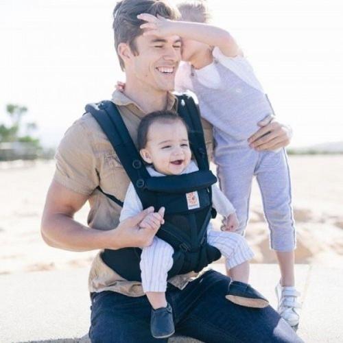 Ergobaby 4 position draagzak Cool Air 360 OMNI Onyx Black