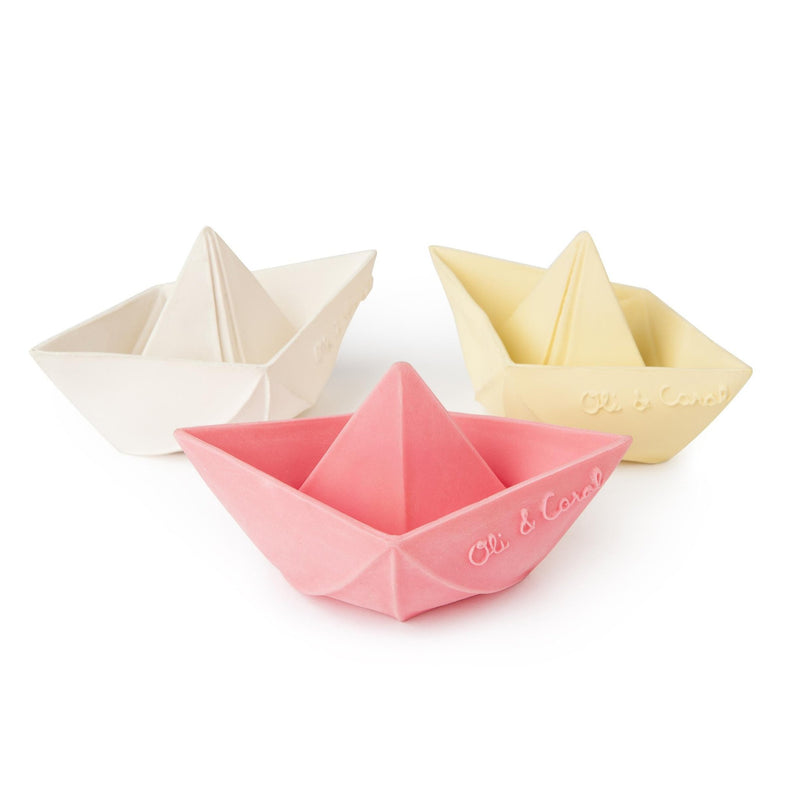 Oli & Carol Badspeeltje origami bootje roze - DE GELE FLAMINGO - Kids concept store 